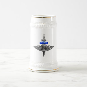 Jarra De Cerveza Soldados aéreos asombrosos en paracaídas