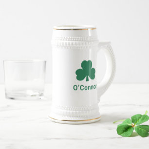 Jarra De Cerveza Trébol verde irlandés con apellido personalizado