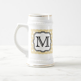 Jarra De Cerveza Tu carta. Monograma personalizado. Punto de Polka 