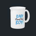 Jarra Orgulloso papá Baby Boy Regalos<br><div class="desc">¡Al orgulloso padre de un niño que quiere anunciarlo al mundo le encantará este diseño de texto azul y negro de polos,  botones,  tazas,  bolsos,  pegatinas,  tarjetas y más!</div>