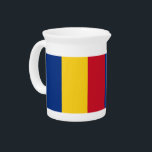 Jarra Para Bebidas Bandera rumana en lanzador<br><div class="desc">Añada un toque de orgullo rumano a su experiencia gastronómica con nuestra exclusiva cocina con la bandera de Rumania. Diseñado con meticulosa atención a los detalles, este lanzador es más que un simple artículo funcional; es una celebración del legado y orgullo cultural de Rumania. El diseño vibrante muestra de manera...</div>