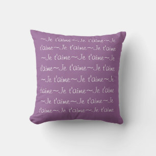 Je t'aime white HEARTS sobre la almohada azul