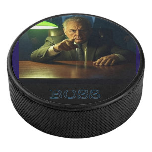 Jefe con disco de hockey de texto