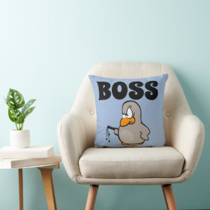 JEFE PENGUIN CON UN COJÍN DECORATIVO DE BARCO