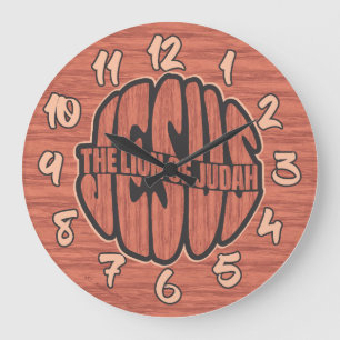 Jesús El León de Judá con el reloj de la pared de
