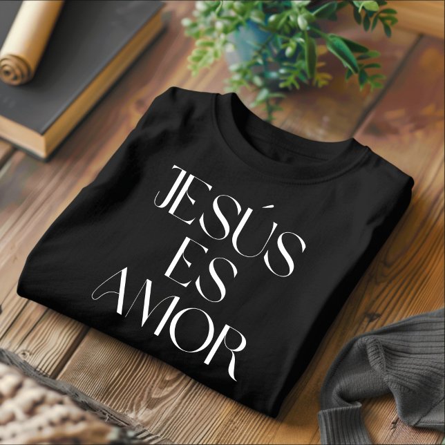 Jesús Es Amor Camiseta Española Cristiana (Subido por el creador)