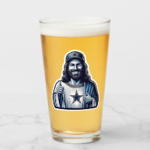 Jesús es un fan de Dallas bebiendo un vaso