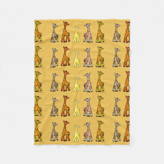 Jirafas del bebé en una manta del paño grueso y