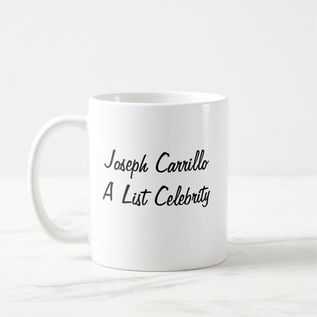José Carrillo a la taza de café de la celebridad (Izquierda)