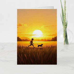 Joven muchacho corriendo con perro al atardecer