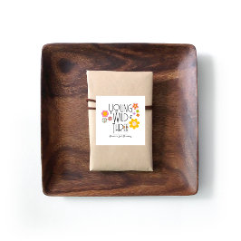 Joven, salvaje y tres | Etiquetas de Favor del Día