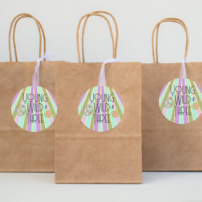 Joven, salvaje y tres | Pegatina de Favor del Día  (Subido por el creador)