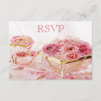 Joyas, cajas y flores rosas RSVP