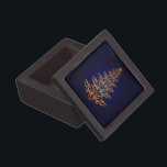 Joyero Blue Stylish Christmas Tree Keepsake Box<br><div class="desc">Las cajas de memoria contienen esos preciosos regalos, recuerdos y recuerdos como recuerdo de una persona, lugar o hora en particular. Las cajas de conservas de madera son una hermosa manera de guardar esas medallas especiales, cartas, etiquetas de perro, herencia familiar, monedas, cambios sueltos, premios, joyas o dientes de bebé....</div>
