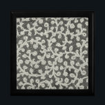 Joyero Bonito clásico blanco de línea de encaje antiguo b<br><div class="desc">Boda antiguo - Blanco Lace y Boda Linen Un hermoso tema de bodas vintage se trata de encajes y lino blancos antiguos. Perfecto para el novio y la novia vintage que algo un poco especial para su tema boda. El diseño se basa en imágenes antiguas de tela de lino suave...</div>