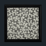 Joyero Bonito clásico blanco de línea de encaje antiguo b<br><div class="desc">Boda antiguo - Blanco Lace y Boda Linen Un hermoso tema de bodas vintage se trata de encajes y lino blancos antiguos. Perfecto para el novio y la novia vintage que algo un poco especial para su tema boda. El diseño se basa en imágenes antiguas de tela de lino suave...</div>