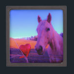 Joyero Caballo marrón y corazón rojo<br><div class="desc">Caballo marrón y corazón rojo Foto de Sandy Closs. bodas,  corazón,  corazones,  caballos,  caballos,  ponis,  ponis,  amor,  valentina,  el día de San Valentín, </div>