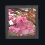 Joyero Flores de flores de cerezo rosado caliente<br><div class="desc">Flores de flores de cerezo rosado caliente Foto de Sandy Closs tomada en Lake Arrowhead Rosa,  flor,  flores,  flores,  flores,  primavera,  cerezas,  cerezas,  jardín,  boda,  bodas, </div>