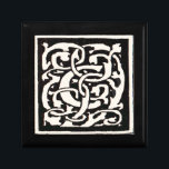 Joyero Letra Art Nouveau del Monograma C de la cosecha de<br><div class="desc">Letras Art Nouveau - Monogramas del Movimiento de Artes y Artesanías Esta letra C es un monograma accidentado rodeado de un patrón de vid dibujado a mano,  publicado por primera vez en 1901 en el movimiento de artes y artesanías en el estilo de un patrón de arte nuevo.</div>