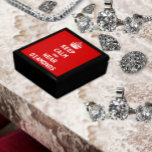 Joyero Mantener la calma y LLEVAR DIAMANTES<br><div class="desc">MANTÉNGASE CALMA Y...  vea platos a juego,  tazas,  joyería,  bolso de compra y delantal cada uno con un toque único a la ubicua cita o puede que prefiera la cita original o para que sea aún más divertido hacer su propio para hacer un regalo de primera.</div>
