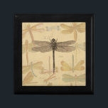 Joyero Naturaleza clásica de la época de la libélula<br><div class="desc">Viejo Dragonfly Antique imagen de una libélula - Esta pequeña libélula dulce es una imagen antigua de una hermosa libélula,  dibujada en blanco y negro,  con un fondo de suaves libélulas coloridas contra el papel antiguo.</div>