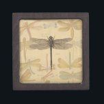 Joyero Naturaleza clásica de la época de la libélula<br><div class="desc">Viejo Dragonfly Antique imagen de una libélula - Esta pequeña libélula dulce es una imagen antigua de una hermosa libélula,  dibujada en blanco y negro,  con un fondo de suaves libélulas coloridas contra el papel antiguo.</div>