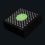 Joyero Patrón de puntos de polka blancos y negros 3<br><div class="desc">Elegante patrón de polkadots en blanco y negro con acentos de círculo verde brillante y monograma de personalizable.</div>