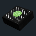 Joyero Patrón de puntos de polka blancos y negros 3<br><div class="desc">Elegante patrón de polkadots en blanco y negro con acentos de círculo verde brillante y monograma de personalizable.</div>
