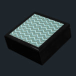 Joyero Personalizar este Verde azulado Purpurina ZigZag<br><div class="desc">El diseño de zigzag verde azulado de dos tonos, realzado con placas de relleno purpurina, está verde azulado con un contorno metálico de oro. Estamos celebrando las nuevas tendencias de color de 2013 con esta elección de color - Hemos dejado todas las imágenes usadas en este personalizable de diseño -...</div>