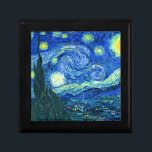 Joyero van noche estrellada<br><div class="desc">La famosa pintura de Van Gogh, "La noche estrellada". Durante su estancia en el asilo de Saint Remy en los años 80, van Gogh describió las colinas onduladas y los cipreses que vio desde su ventana. Digitalmente realzado por PixDezines.Copyright © 2008-2016 PixDezines.com™ y PixDezines™ en zazzle.com. Todos los derechos reservados....</div>