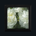 Joyero White Peonies<br><div class="desc">peonías blancas clásicas - foto de H Cooper</div>