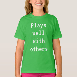 Juega bien con los demás camisetas de Chica