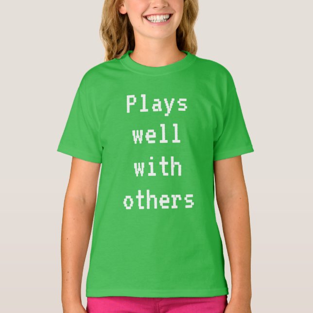 Juega bien con los demás camisetas de Chica (Anverso)