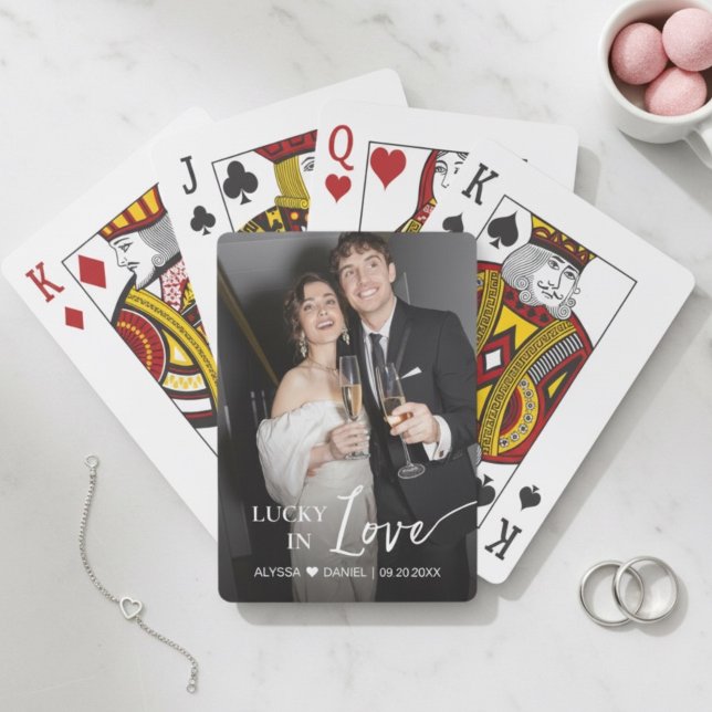 Juego de cartas de boda personalizado Afortunado e (Custom photo lucky in love engagement party, giveaway playing cards.)
