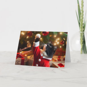 Juego de gato de Tuxedo con bolas de Navidad en un