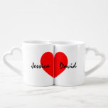 Juego de tazas para amantes personalizados con nom<br><div class="desc">Los amantes de las tazas personalizadas para él y para ella. Diseño bonito con corazón de amor rojo y nombre personalizado. Divertida idea de regalo de Día de San Valentín o boda para pareja de esposos o recién casados novia y novio. El Sr. Romántico y la Sra. Diseño. También es...</div>