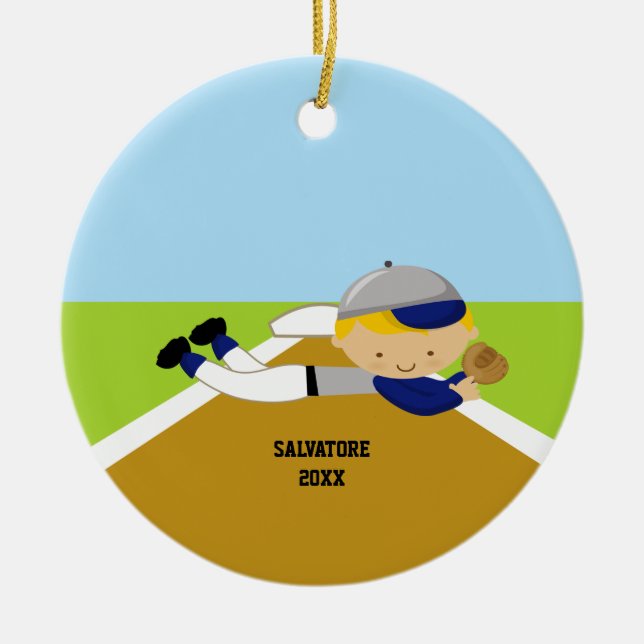 Jugador de béisbol lindo en el ornamento azul y (Frente)