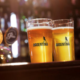 Jugador de fútbol de bandera argentina usa el punt