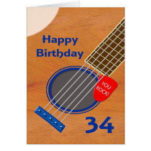 Jugador de guitarra con cumpleaños número 34