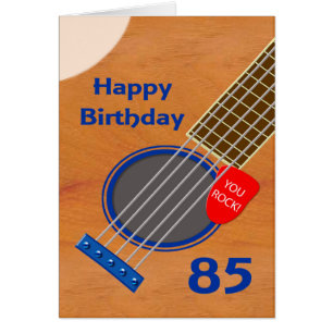 Jugador de guitarra por los 85 años Cumpleaños