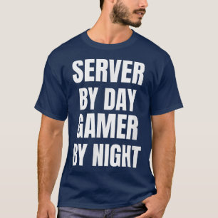 Jugador de servidor por día por camiseta nocturna