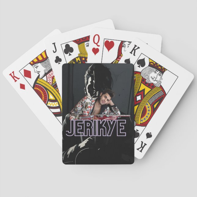 Jugando cartas Jerikye (Reverso)