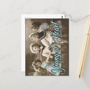Jugando niños de postales jóvenes de corazón