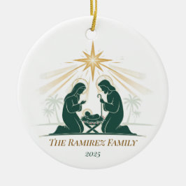 Juntos bajo el ornamento de la Natividad de las es