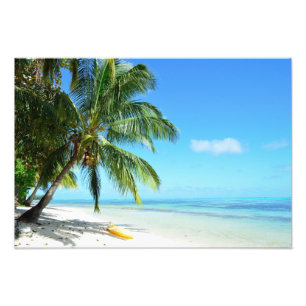 Kajak amarillo en una impresión blanca de la foto