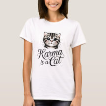 Karma es una camiseta de una mujer gata
