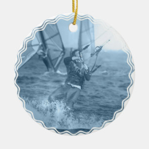 Kiteboarders con el ornamento de los Windsurfers