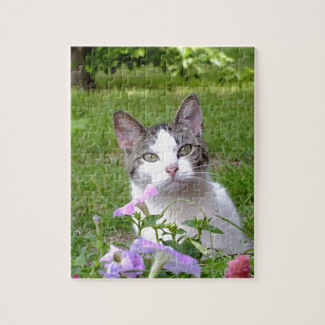 Kitty en el rompecabezas de Petunias (Vertical)
