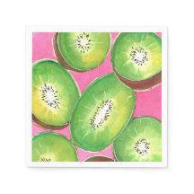 Kiwi sobre la servilleta de cóctel rosa neblina ve