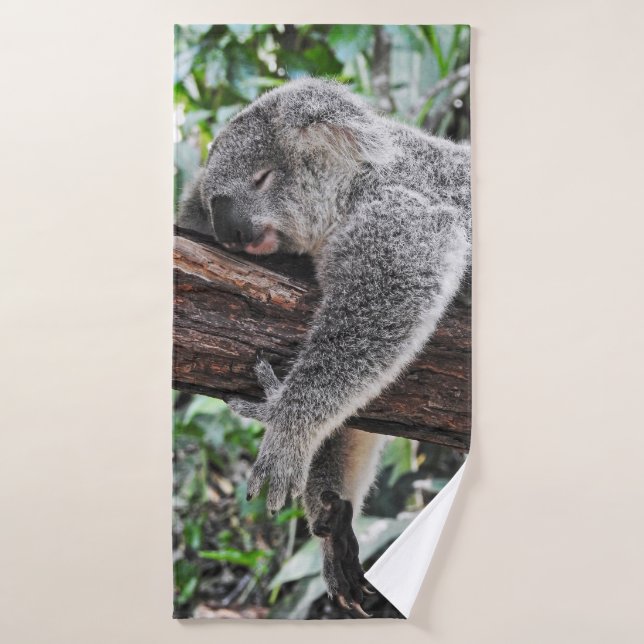 KOALA BEAR SLEEPING ON TREE (Toalla de baño)